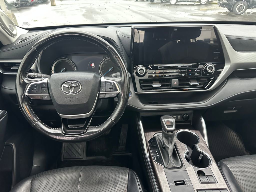 Used 2022 Toyota Highlander Platinum image 16