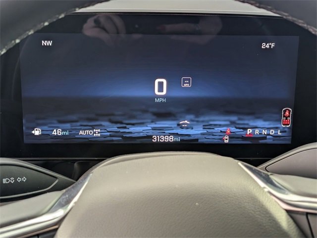 Used 2025 Chevrolet Suburban Z71 image 18