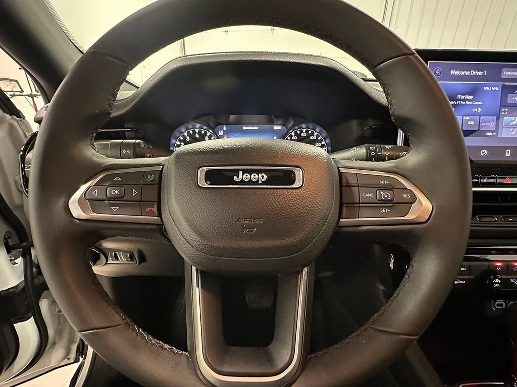 Used 2023 Jeep Compass Latitude AWD/4WD image 33