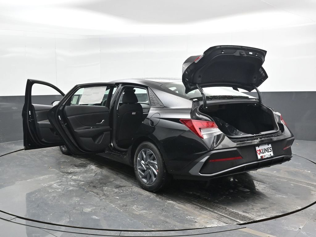 New 2026 Hyundai Elantra Blue image 51