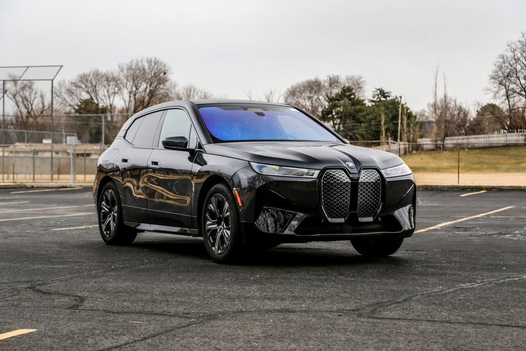 Used 2025 BMW iX xDrive50 w/ Premium Package image 7