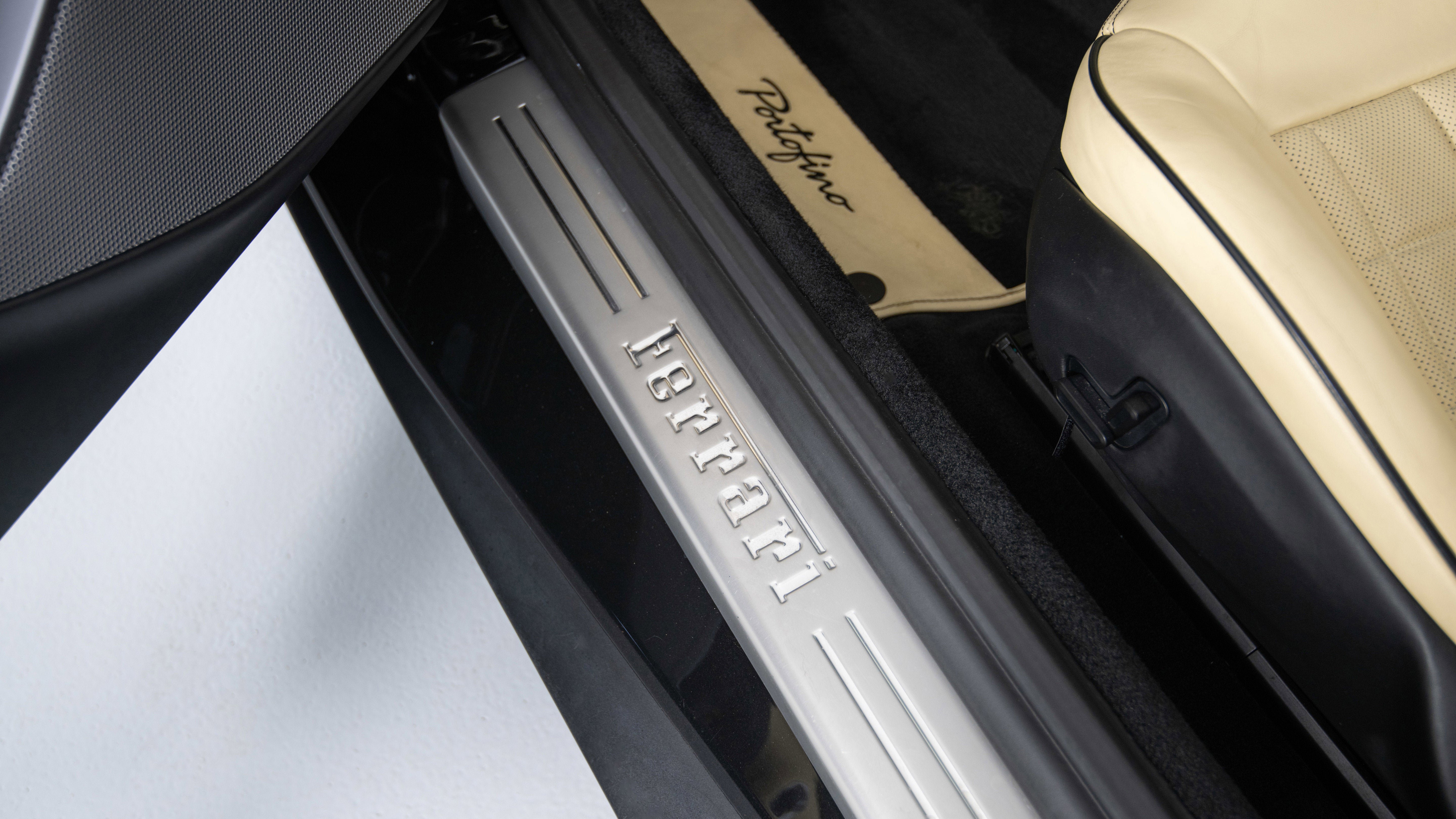 Certified 2019 Ferrari Portofino image 13