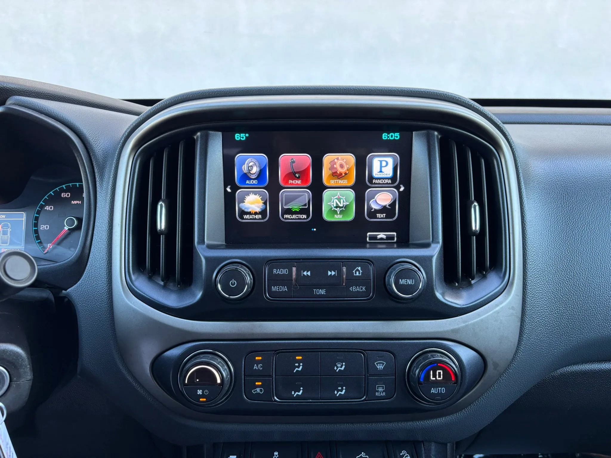 Used 2016 Chevrolet Colorado Z71 image 27