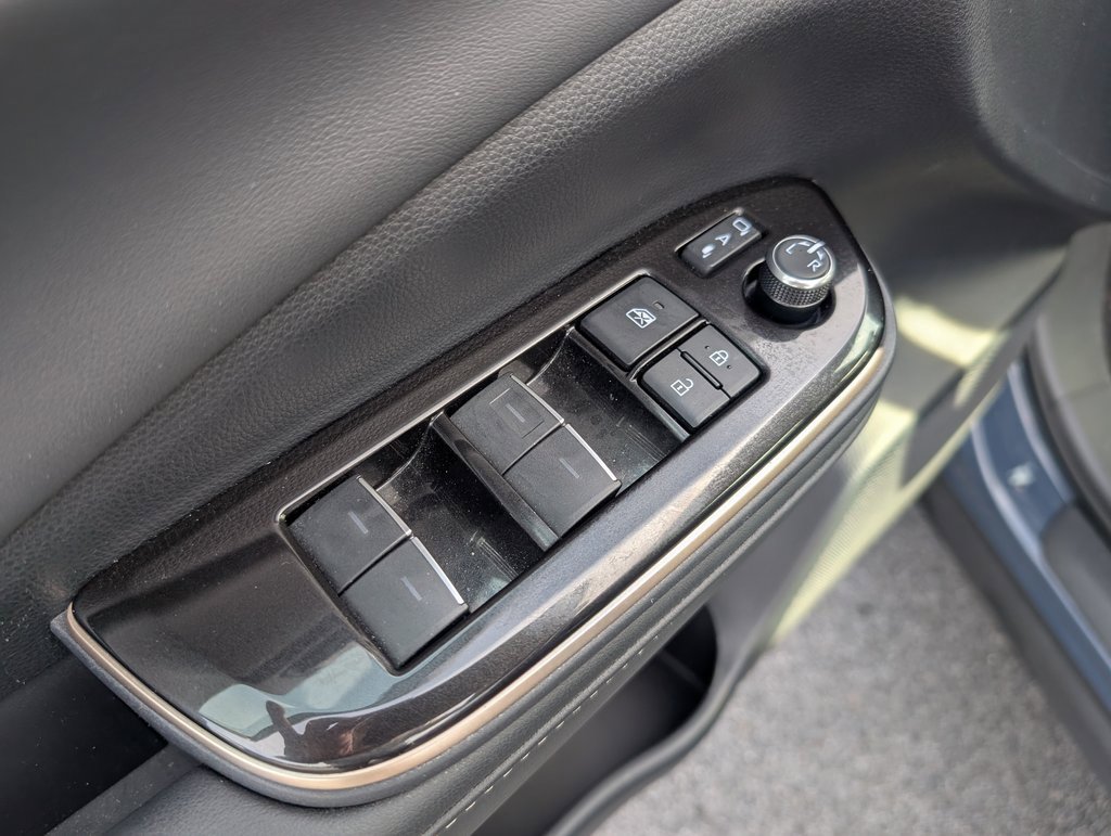 Used 2025 Toyota Crown XLE image 14