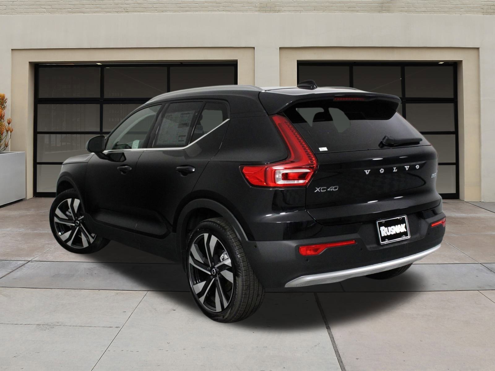 New 2025 Volvo XC40 B5 Ultra image 3