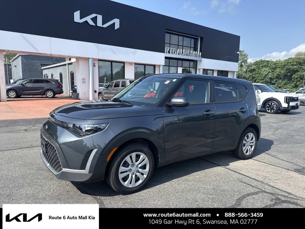 Used 2025 Kia Soul LX FWD image 1