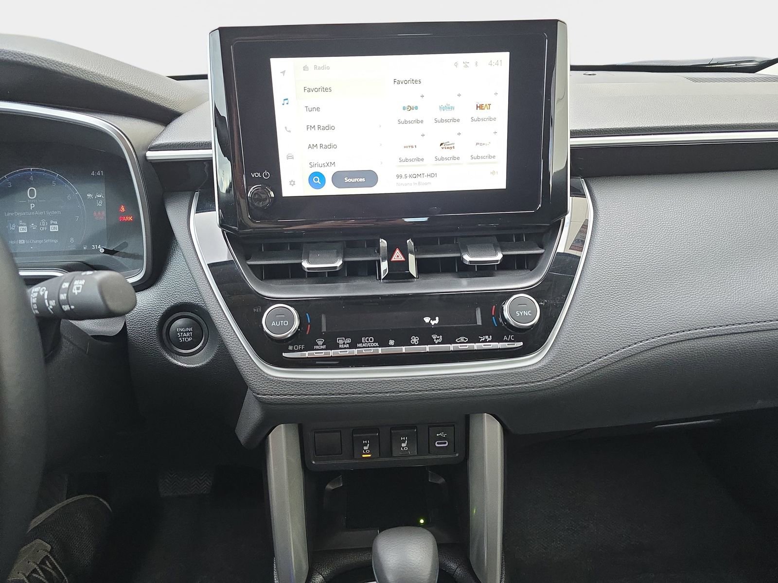 Used 2025 Toyota Corolla Cross XLE image 22