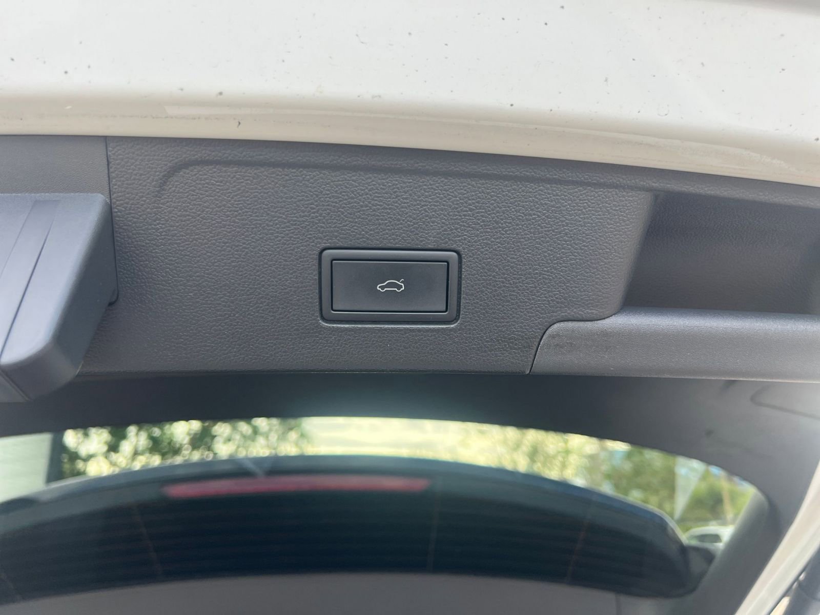 Used 2025 Volkswagen Atlas Cross Sport SE image 24