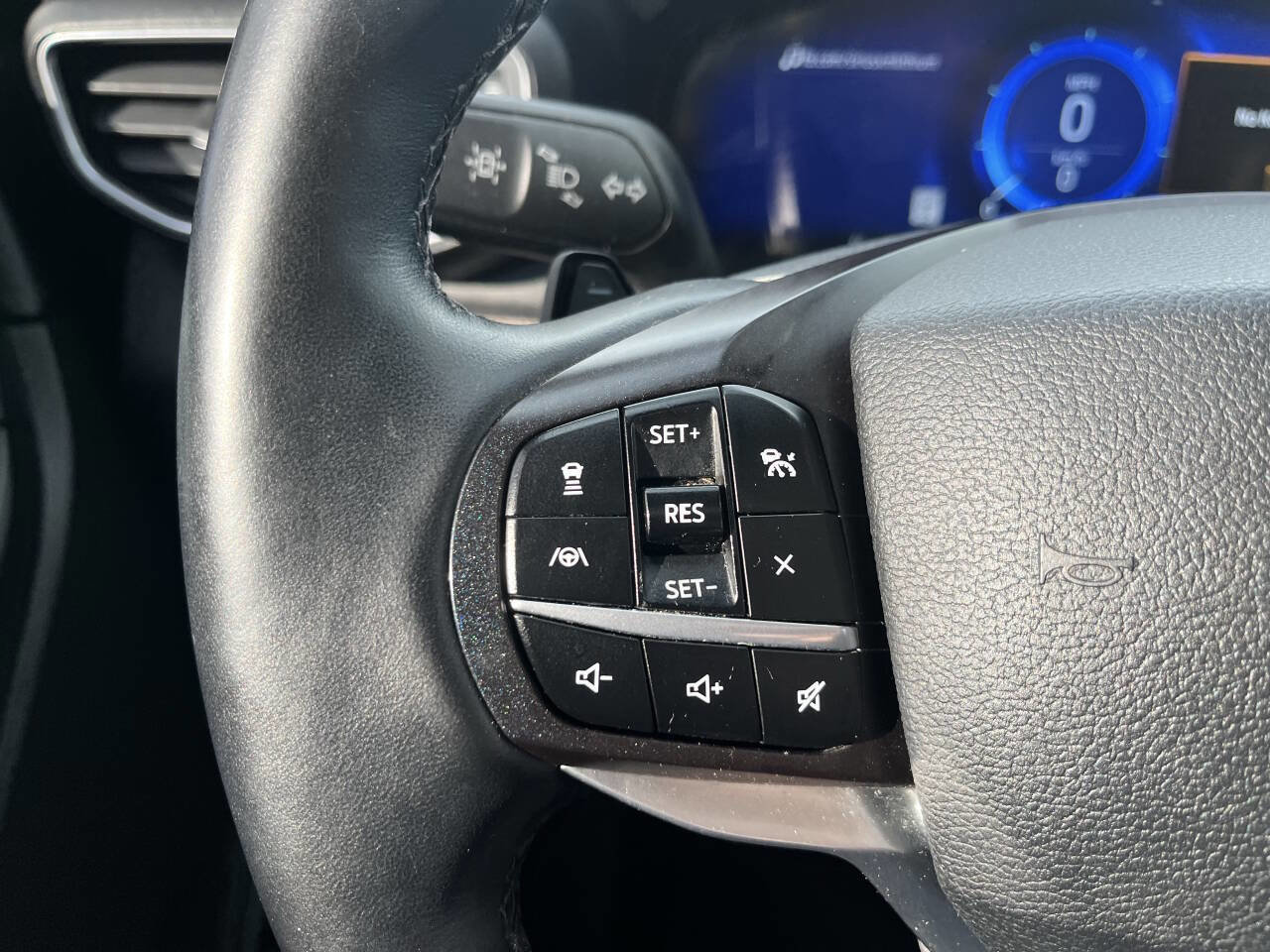 Used 2020 Ford Explorer Platinum image 15