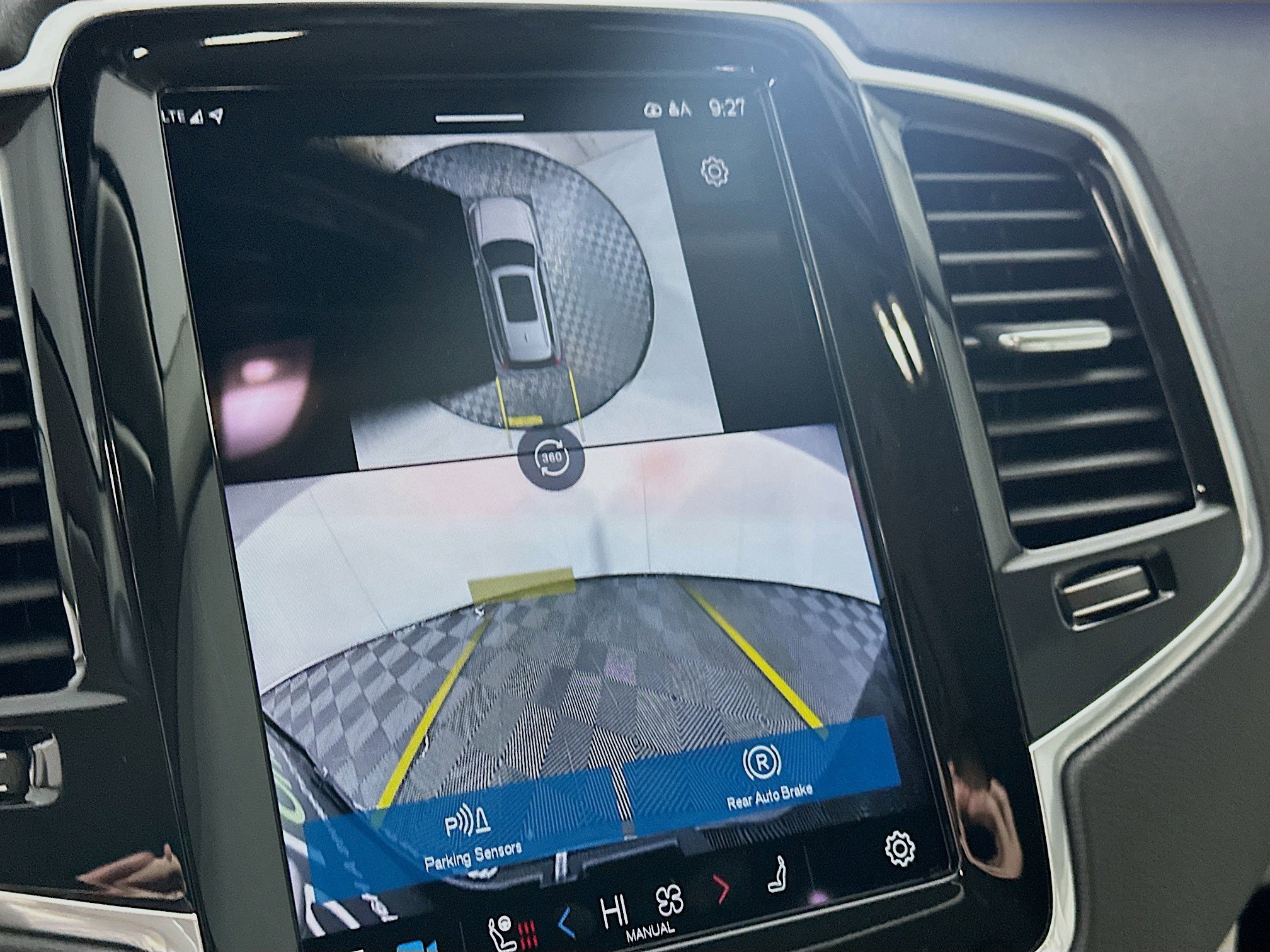 Used 2024 Volvo XC90 B6 Plus image 23