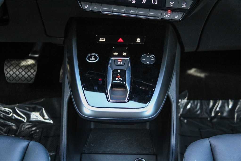 Used 2024 Audi Q4 e-tron Premium Plus image 14