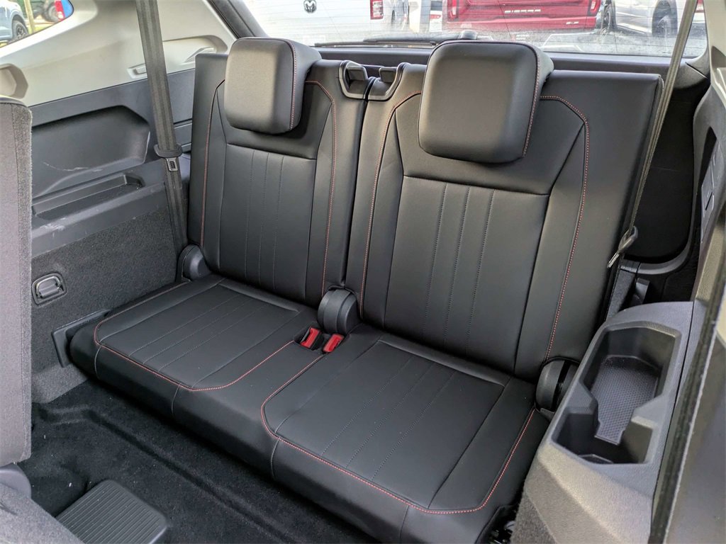 Used 2024 Volkswagen Tiguan Wolfsburg Edition image 17