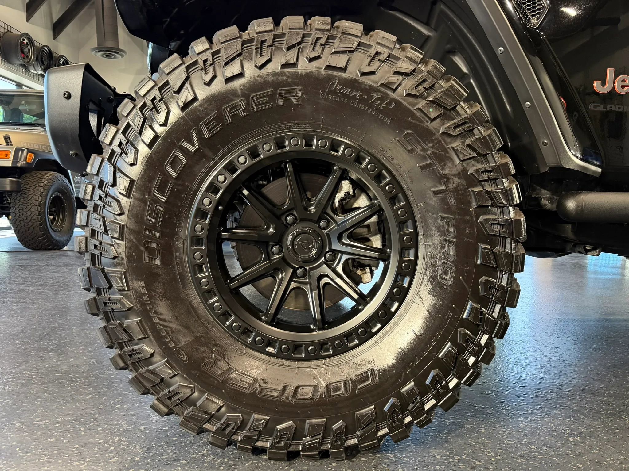 Used 2024 Jeep Gladiator Mojave AWD/4WD image 28
