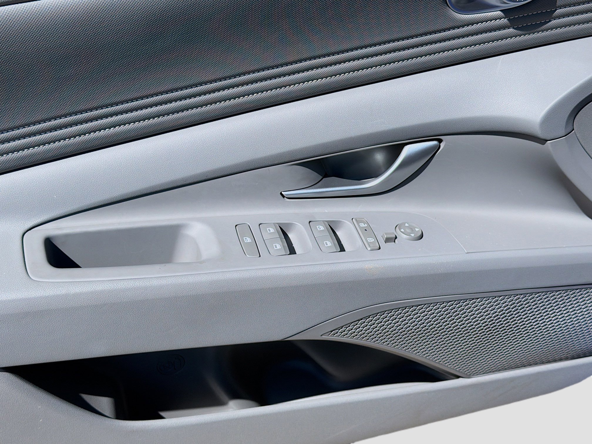 Certified 2025 Hyundai Elantra Sport image 14