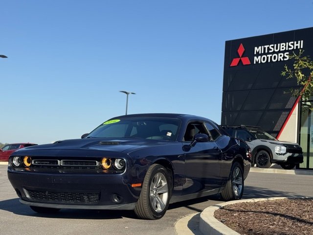 Used 2016 Dodge Challenger SXT w/ Driver Convenience Group image 7