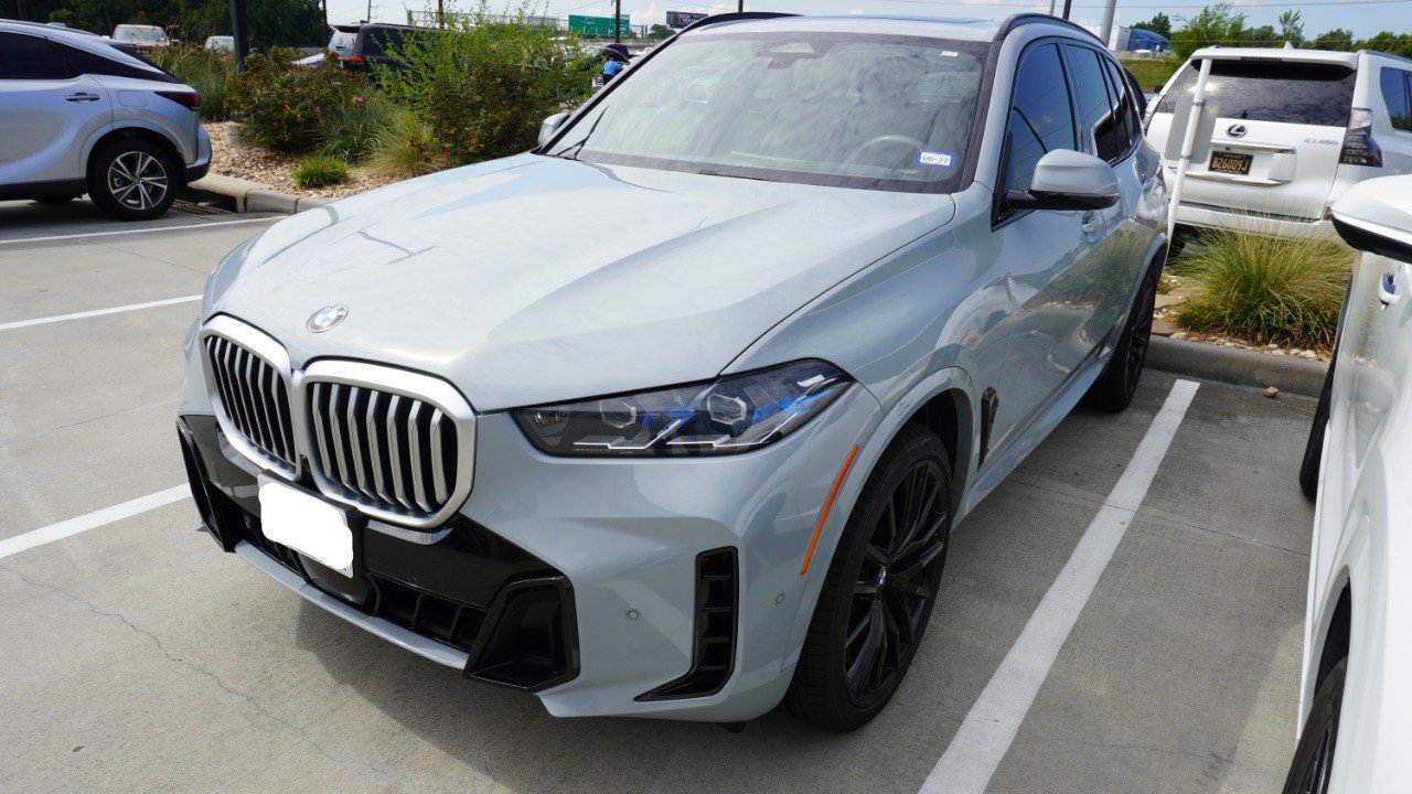 Used 2025 BMW X5 sDrive40i w/ M Sport Package RWD image 2