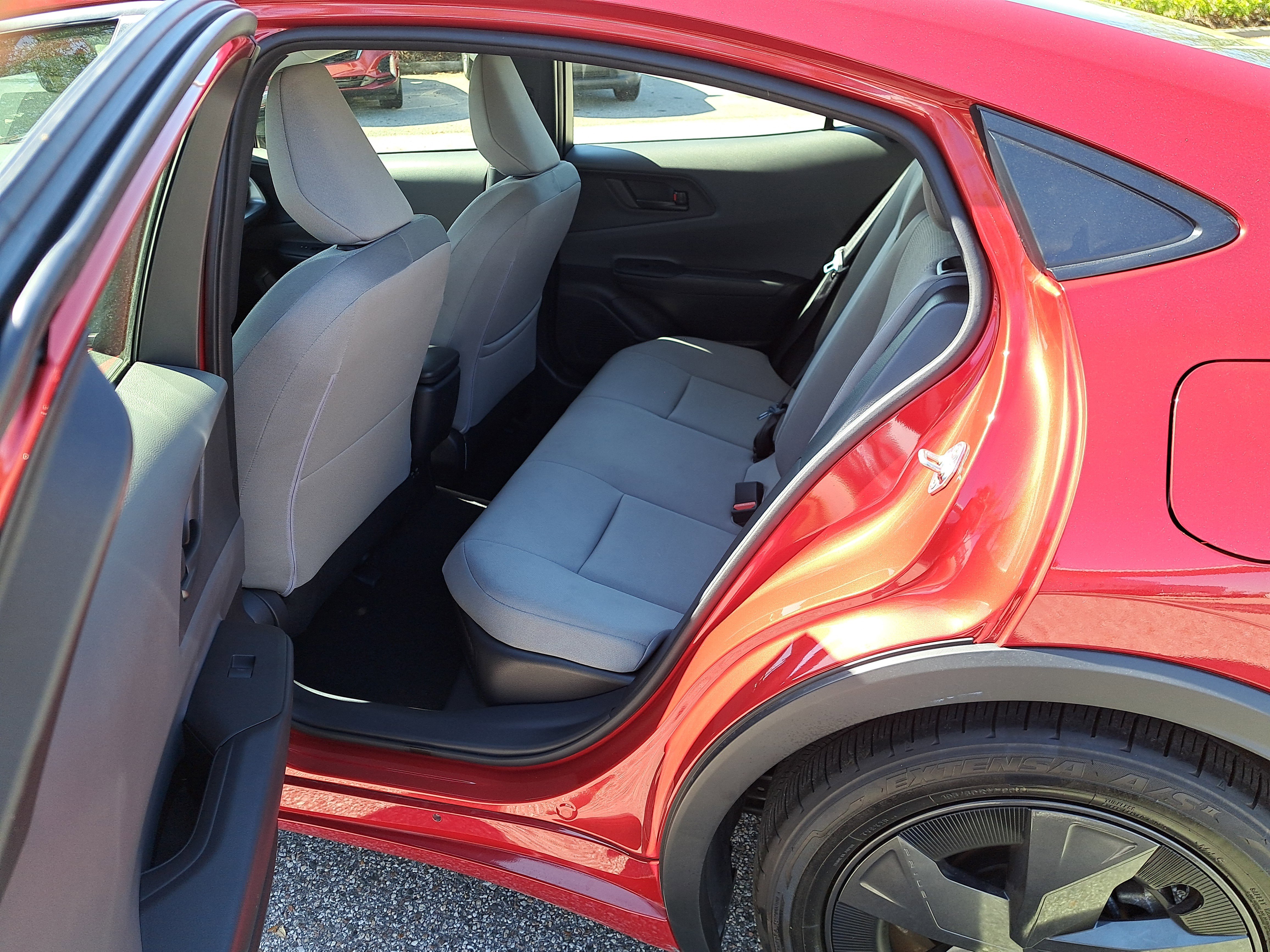 Used 2025 Toyota Prius LE FWD image 18