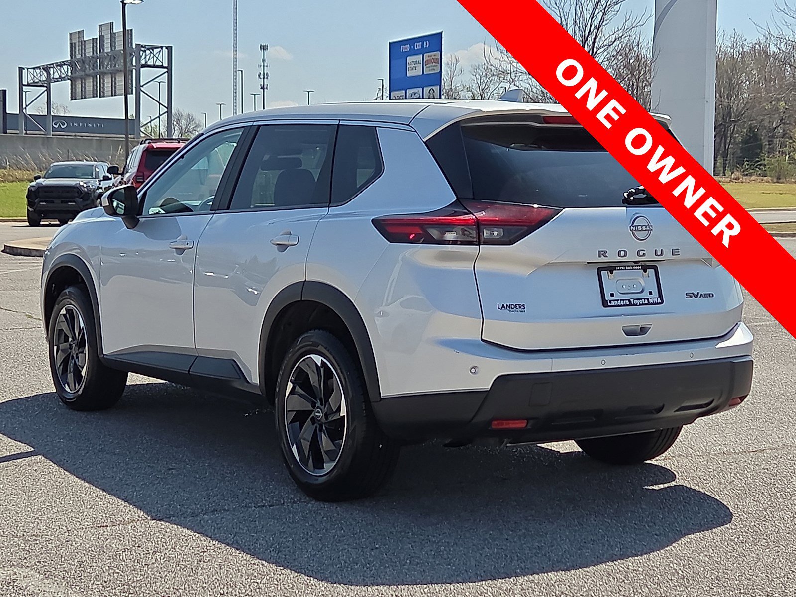 Used 2024 Nissan Rogue SV AWD/4WD image 4