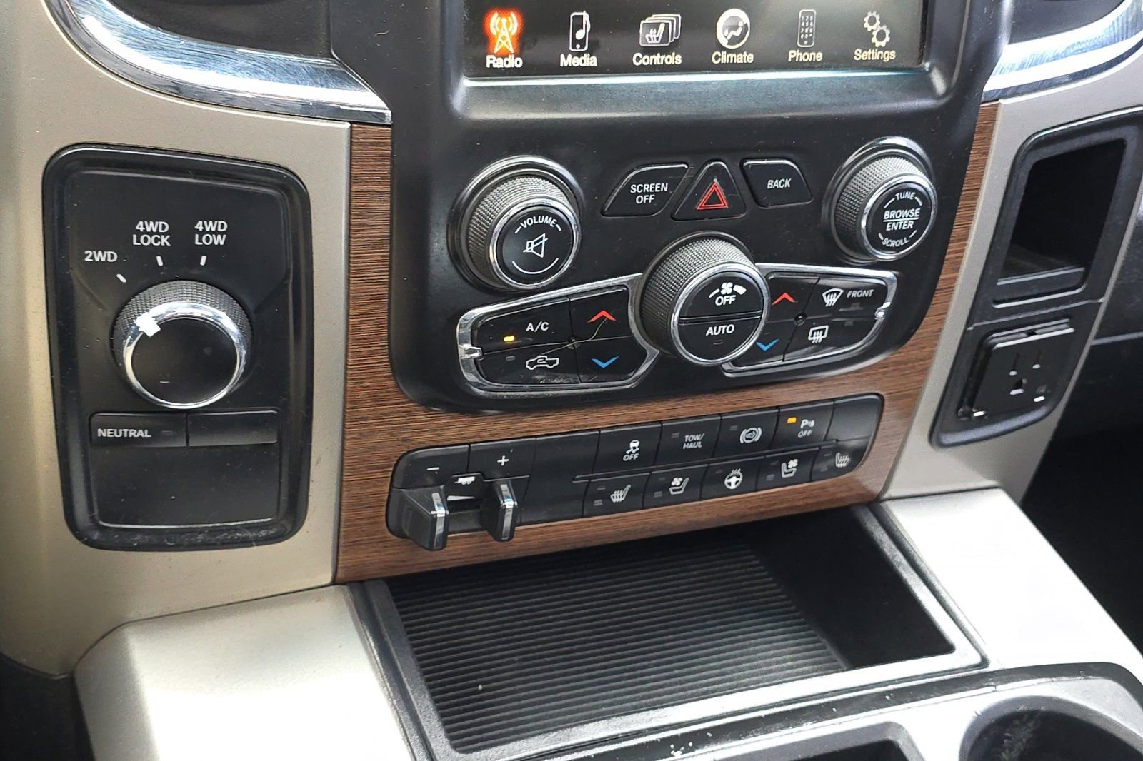 Used 2014 RAM 3500 Laramie AWD/4WD image 19