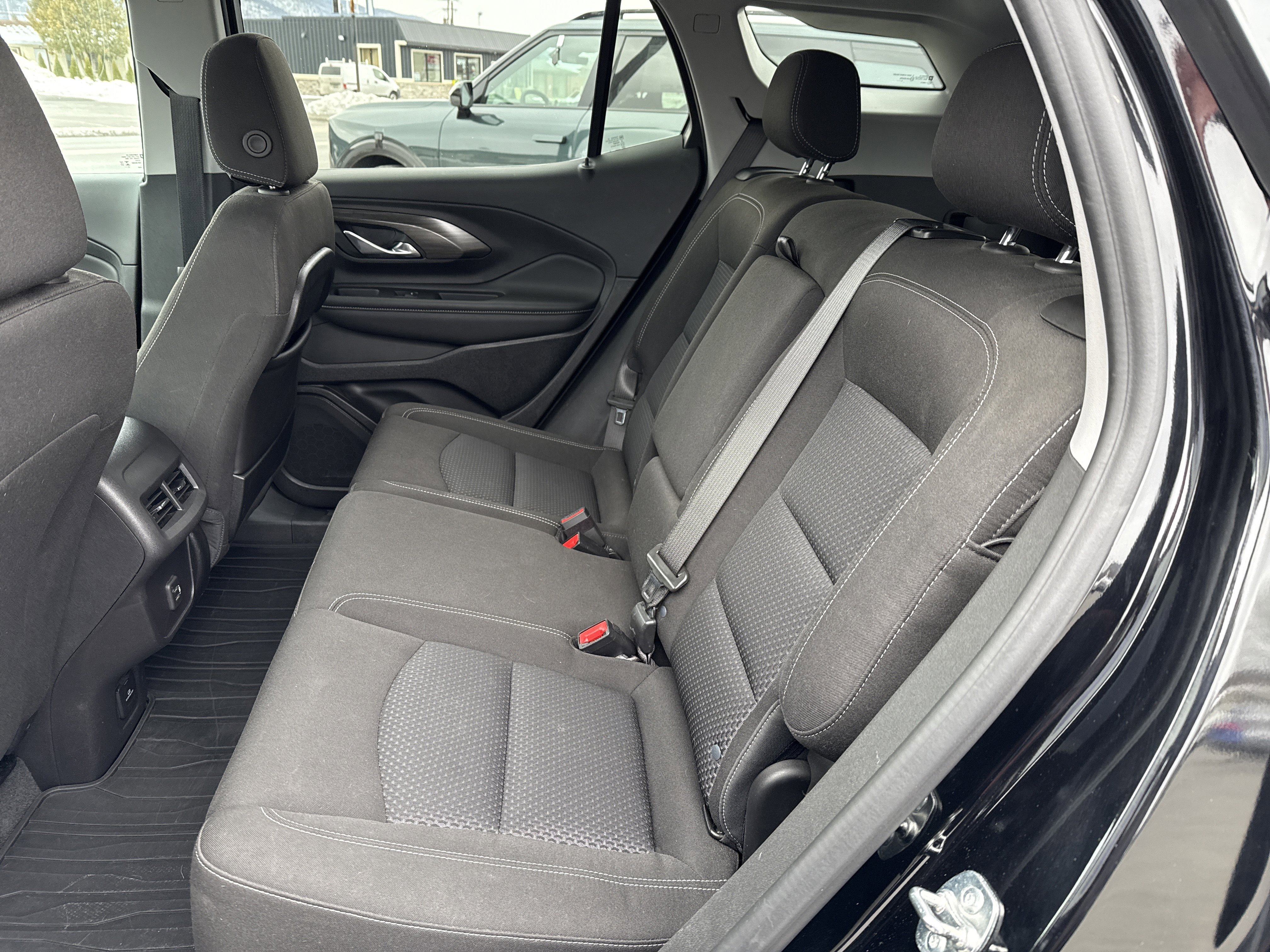 Used 2024 GMC Terrain SLE w/ Driver Convenience Package image 13