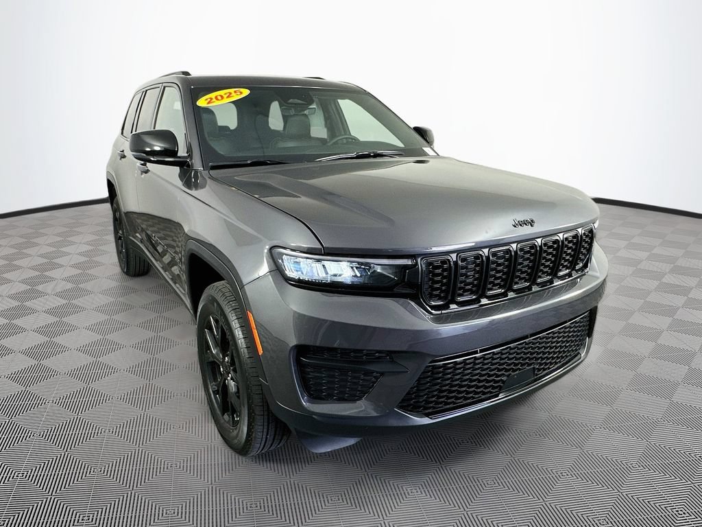 Certified 2025 Jeep Grand Cherokee Altitude AWD/4WD video 2