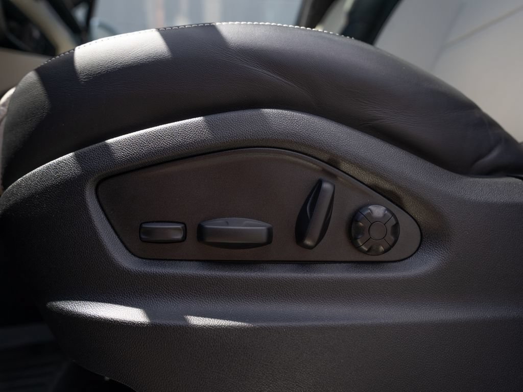 Used 2025 Porsche Cayenne Coupe AWD/4WD image 20