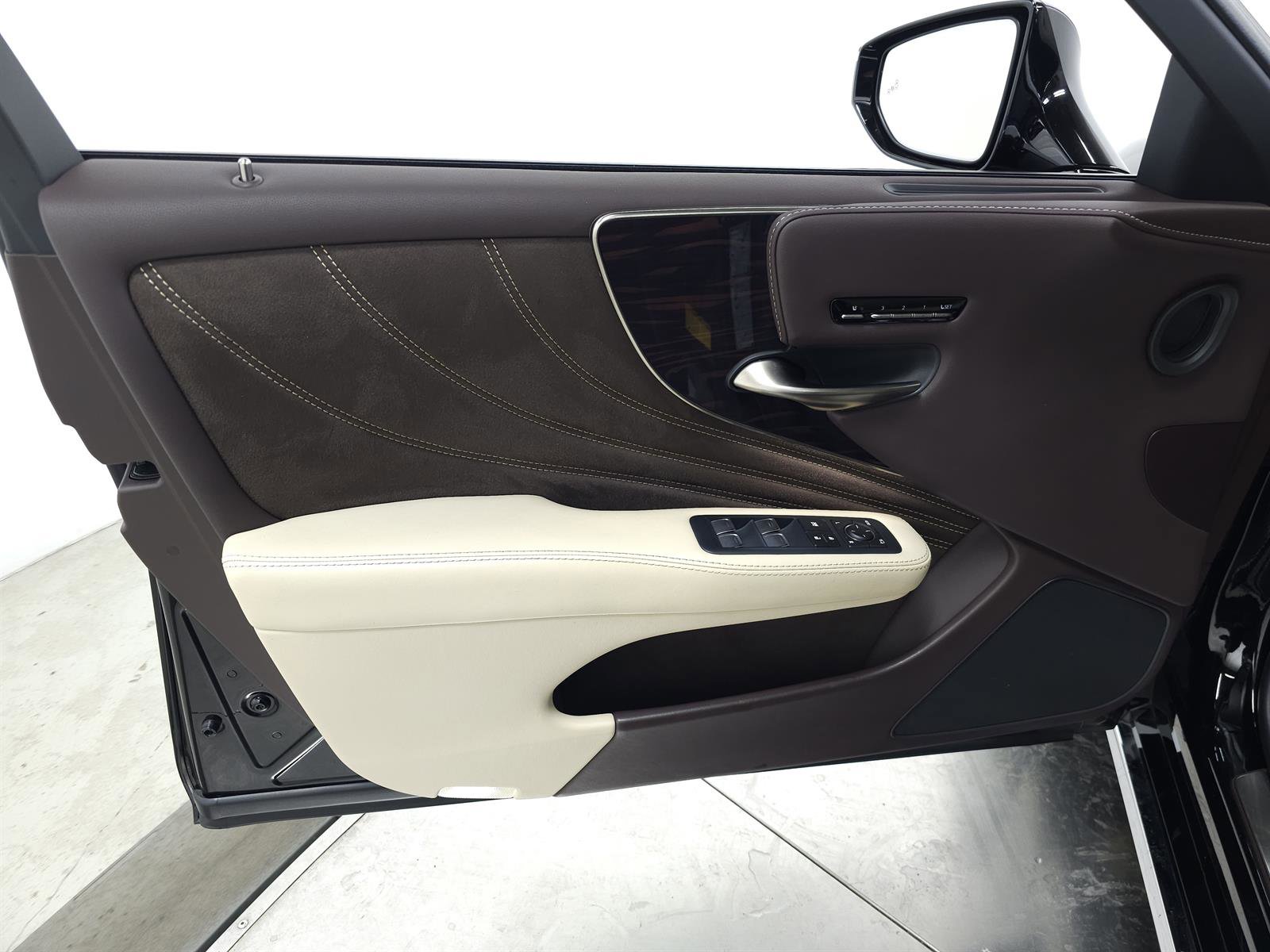 Used 2020 Lexus LS 500 AWD image 14