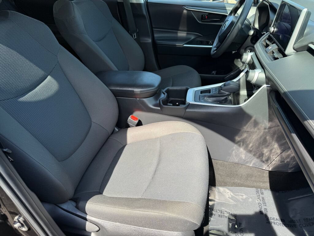 Used 2023 Toyota RAV4 LE AWD/4WD image 27