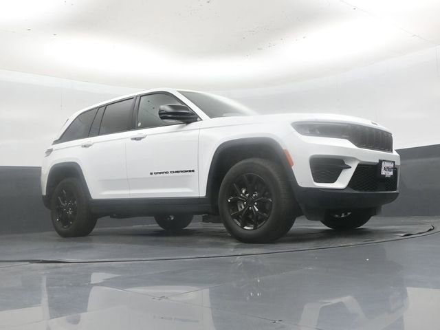 Used 2025 Jeep Grand Cherokee Altitude image 37