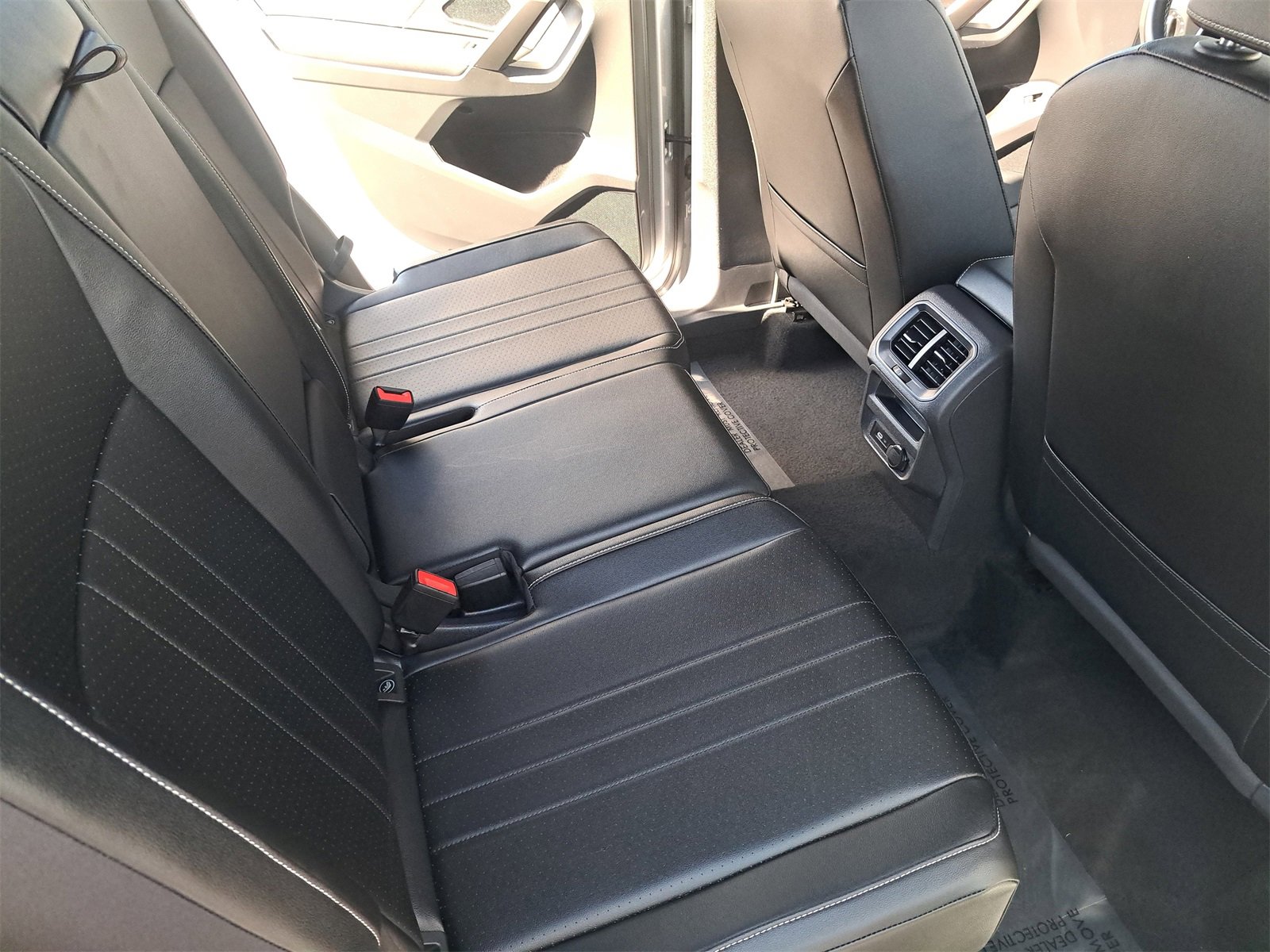 Used 2022 Volkswagen Tiguan SE image 11