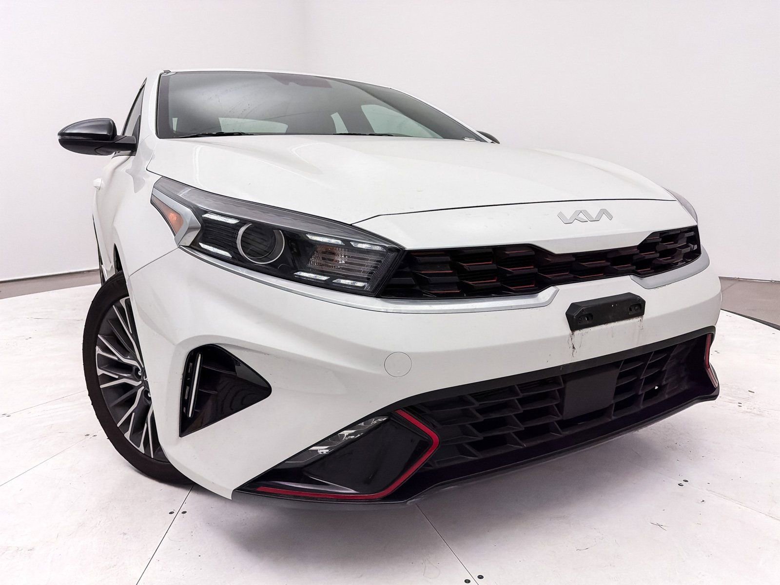 Used 2023 Kia Forte GT-Line w/ GT-Line Premium Package image 2