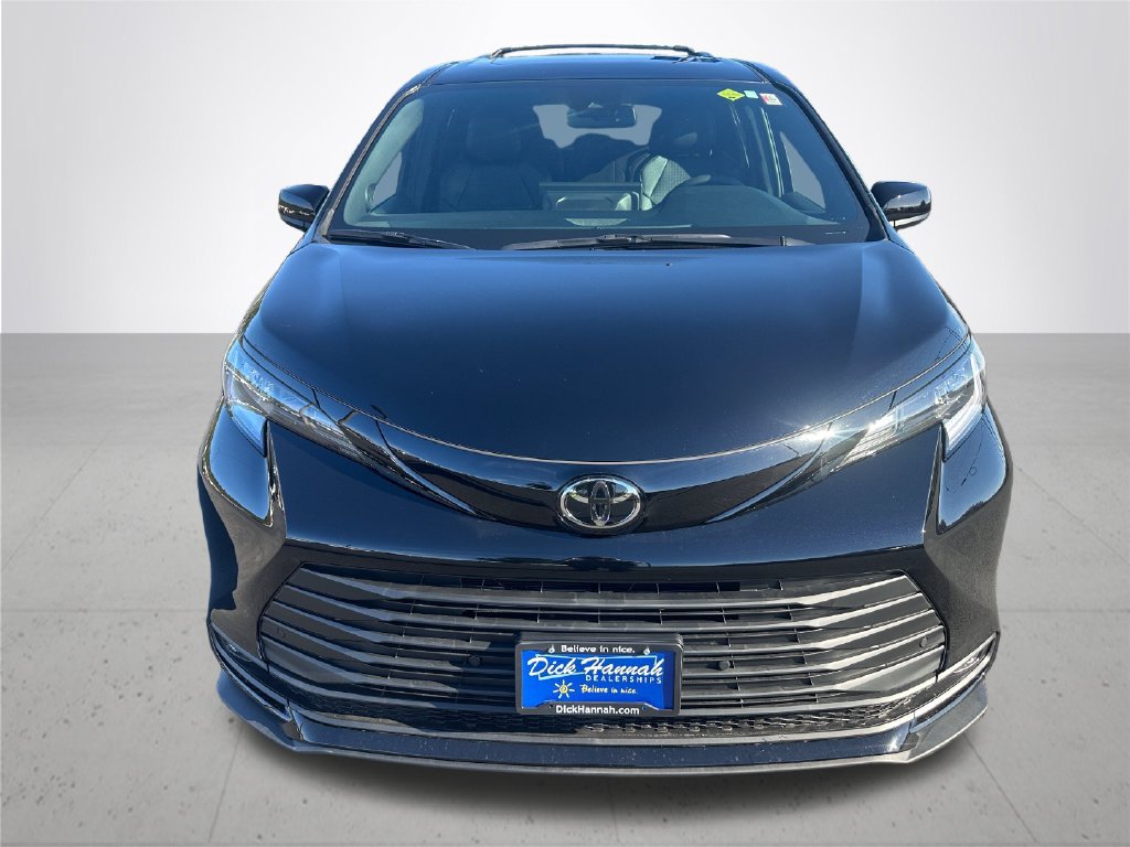 New 2026 Toyota Sienna XLE Woodland Edition AWD/4WD image 3