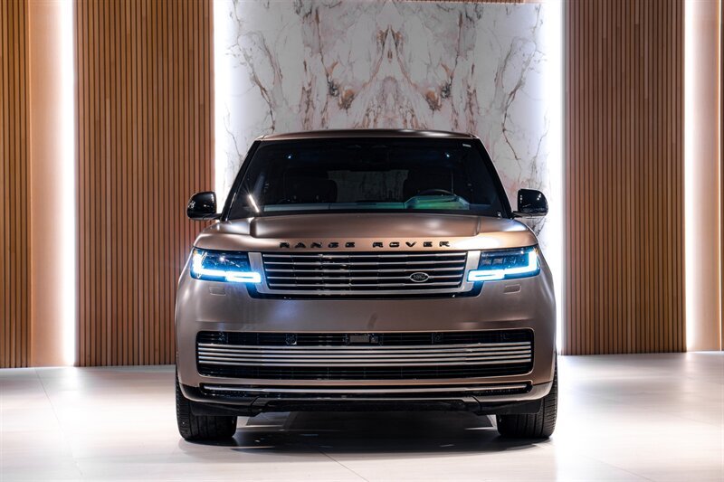 Used 2023 Land Rover Range Rover SV AWD/4WD image 2