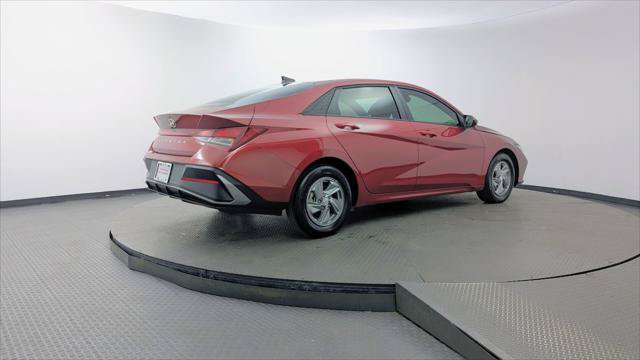 Used 2025 Hyundai Elantra SE FWD image 8