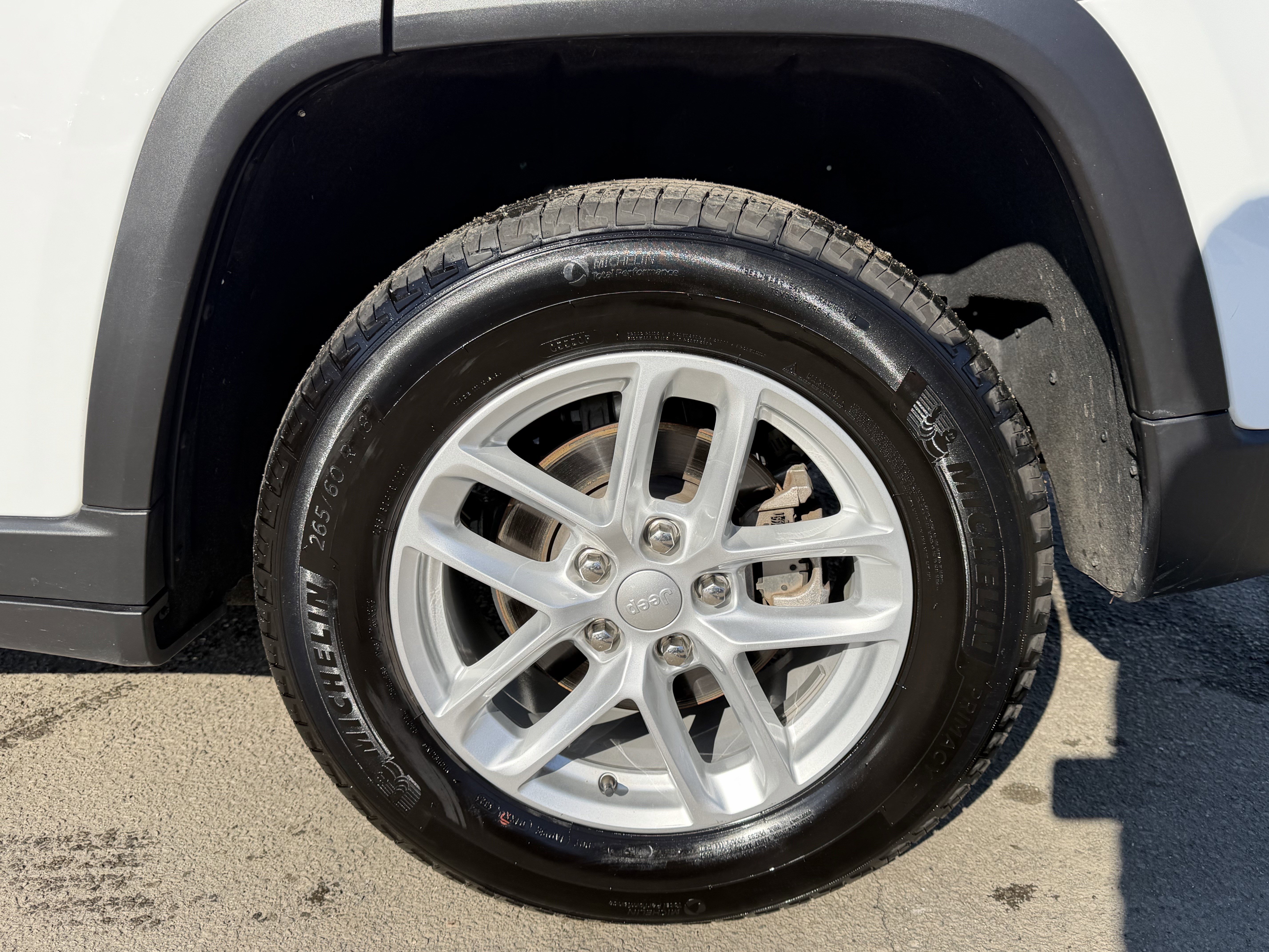 Used 2024 Jeep Grand Cherokee Laredo X w/ Trailer Tow Package image 9