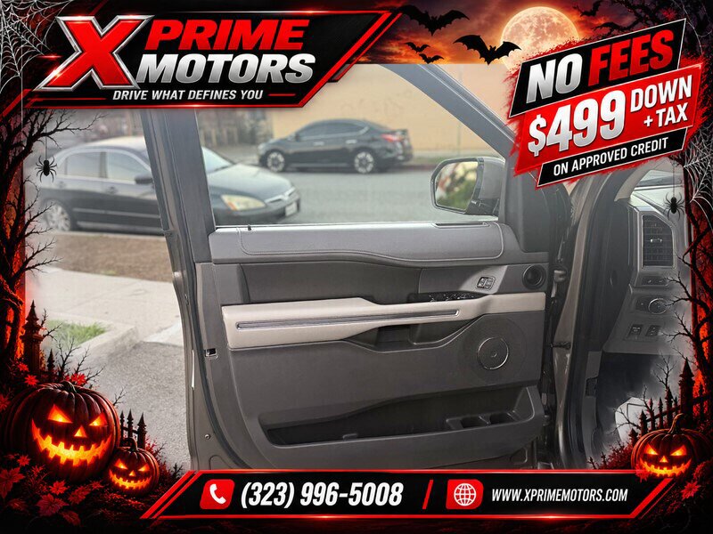 Used 2019 Ford Expedition XLT w/ Equipment Group 202A AWD/4WD image 17