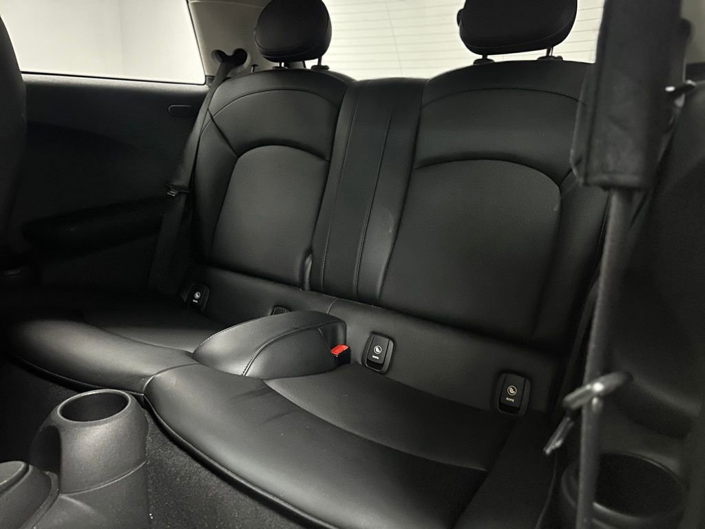 Used 2015 MINI Cooper 2-Door Hardtop image 16