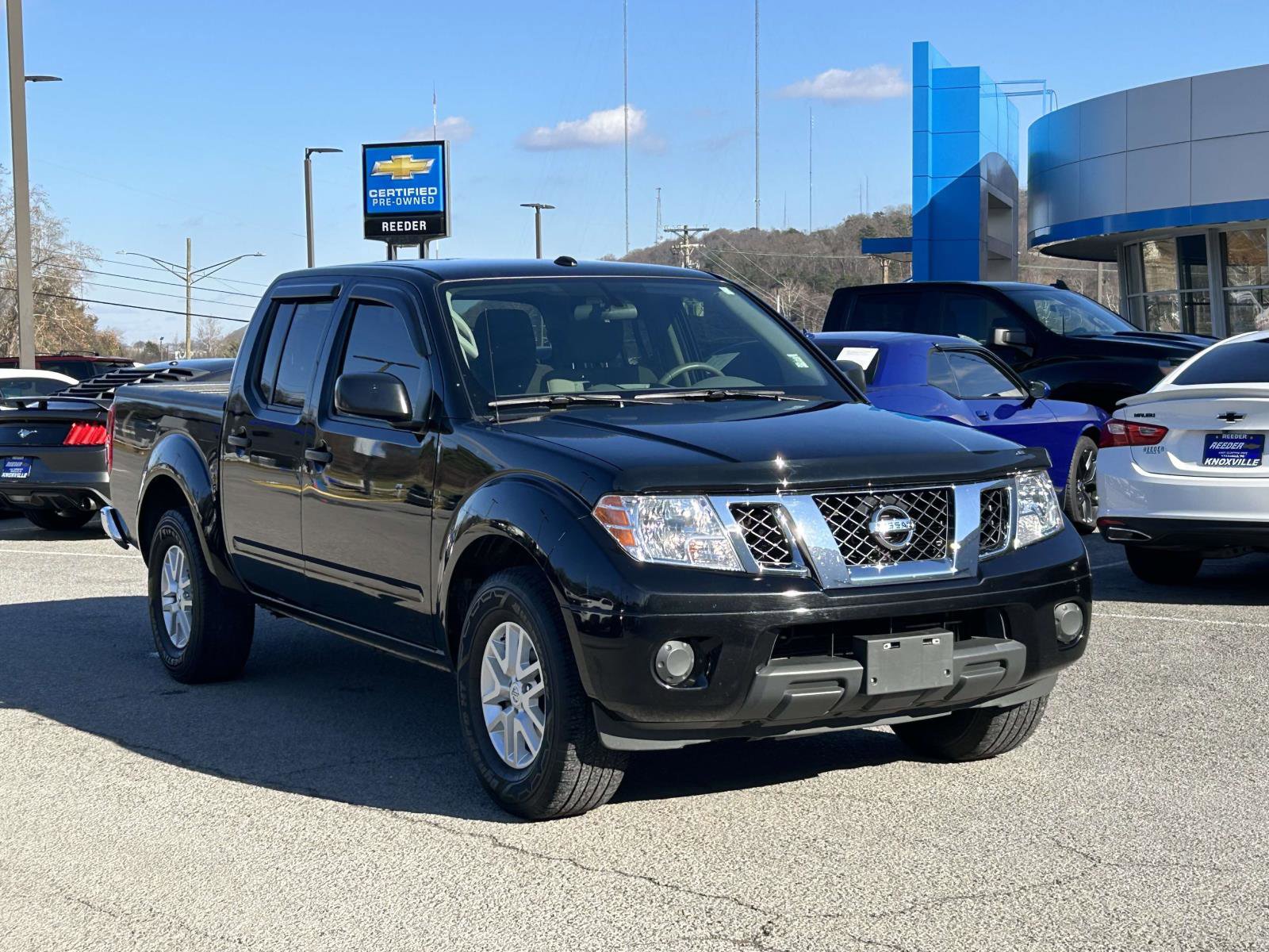 Used 2018 Nissan Frontier SV image 1