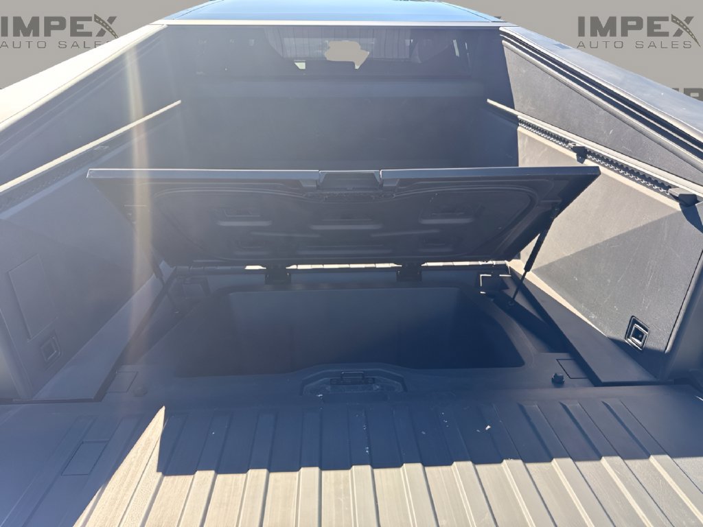Used 2024 Tesla Cybertruck AWD Crew Cab image 27