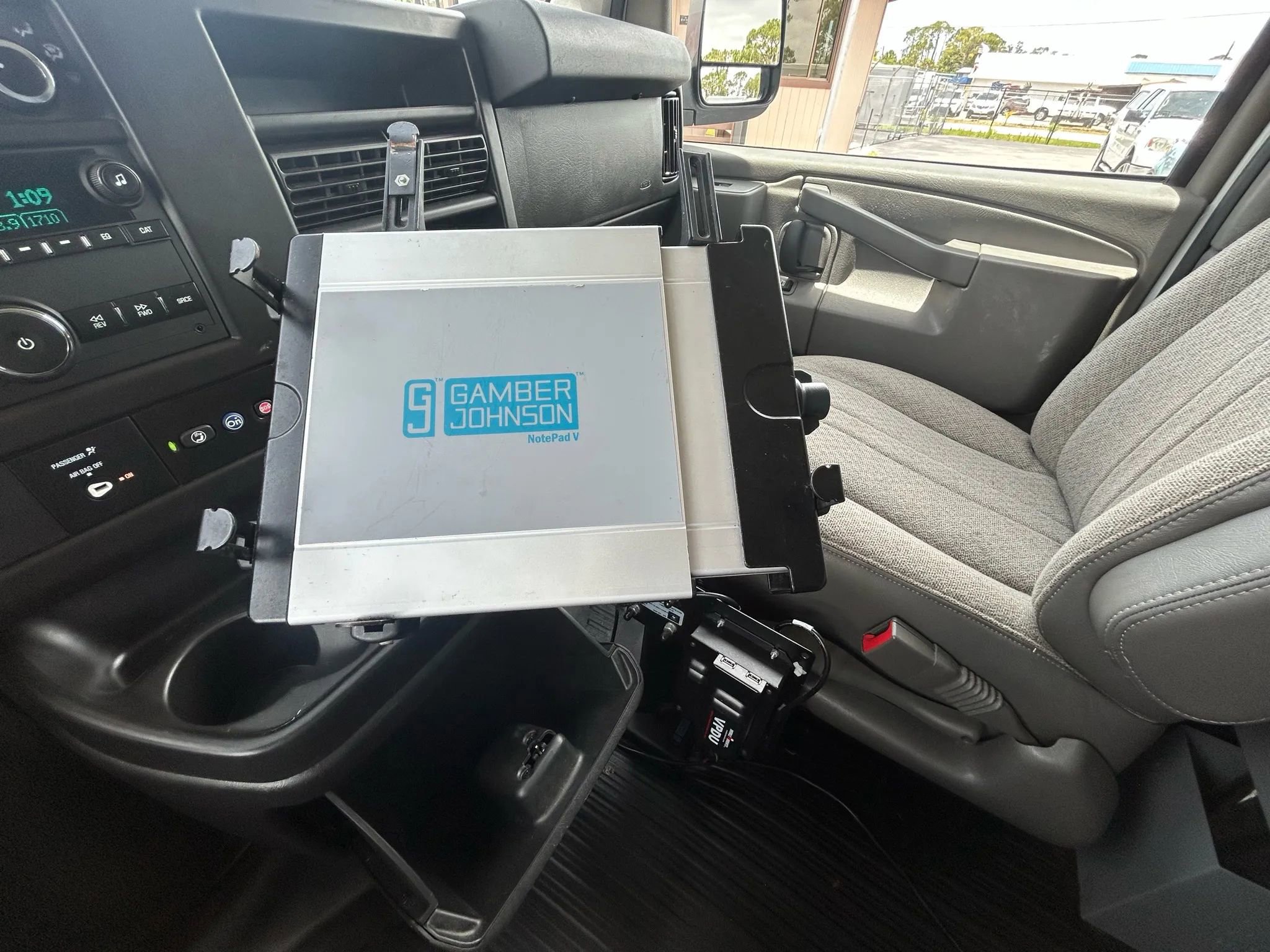 Used 2021 Chevrolet Express 2500 image 22