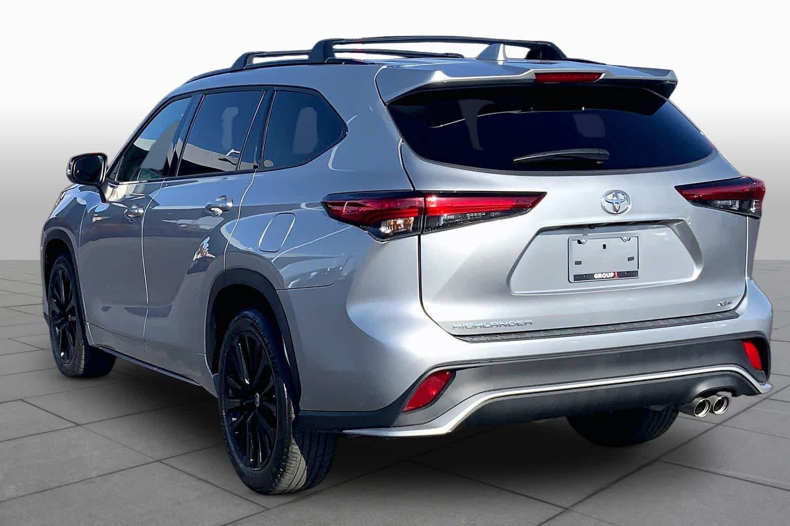 Used 2023 Toyota Highlander XSE FWD image 12