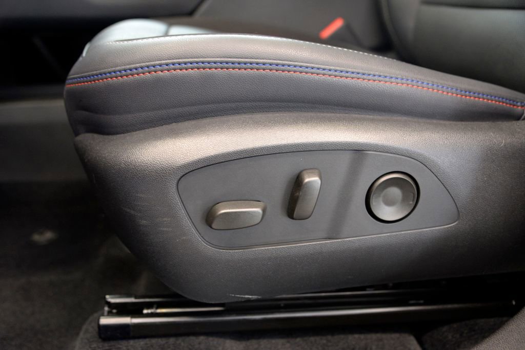 Certified 2025 Chevrolet Equinox EV RS w/ Convenience Package II image 16