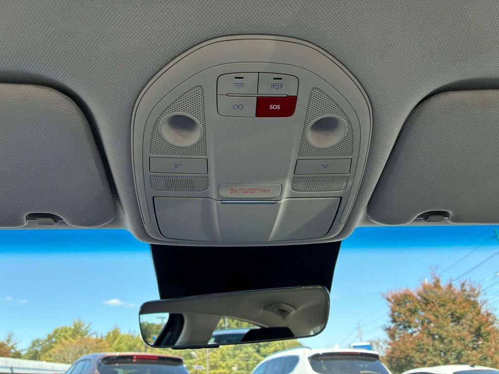 Used 2025 Genesis G70 2.5T image 40