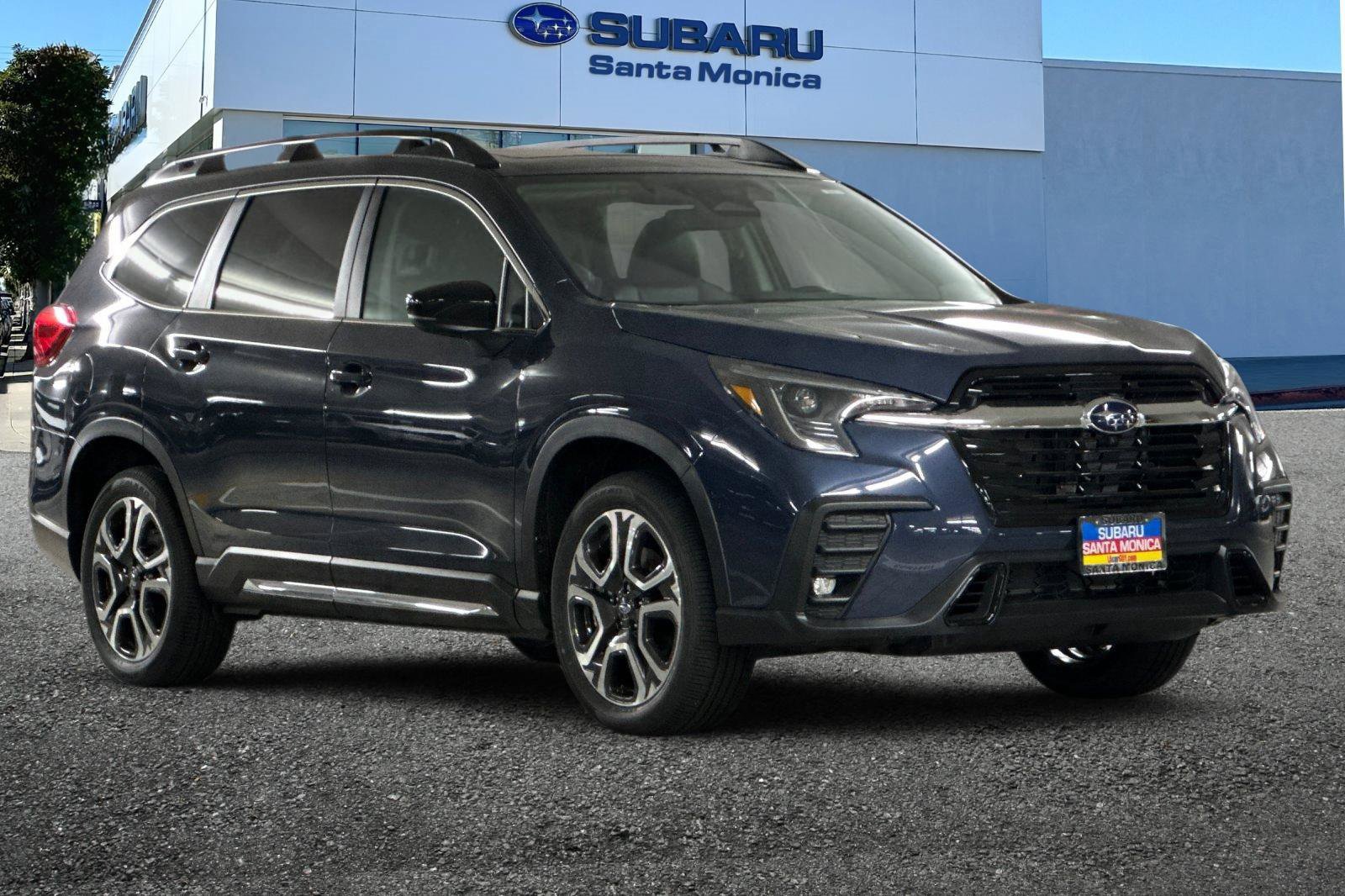 New 2025 Subaru Ascent Limited image 2