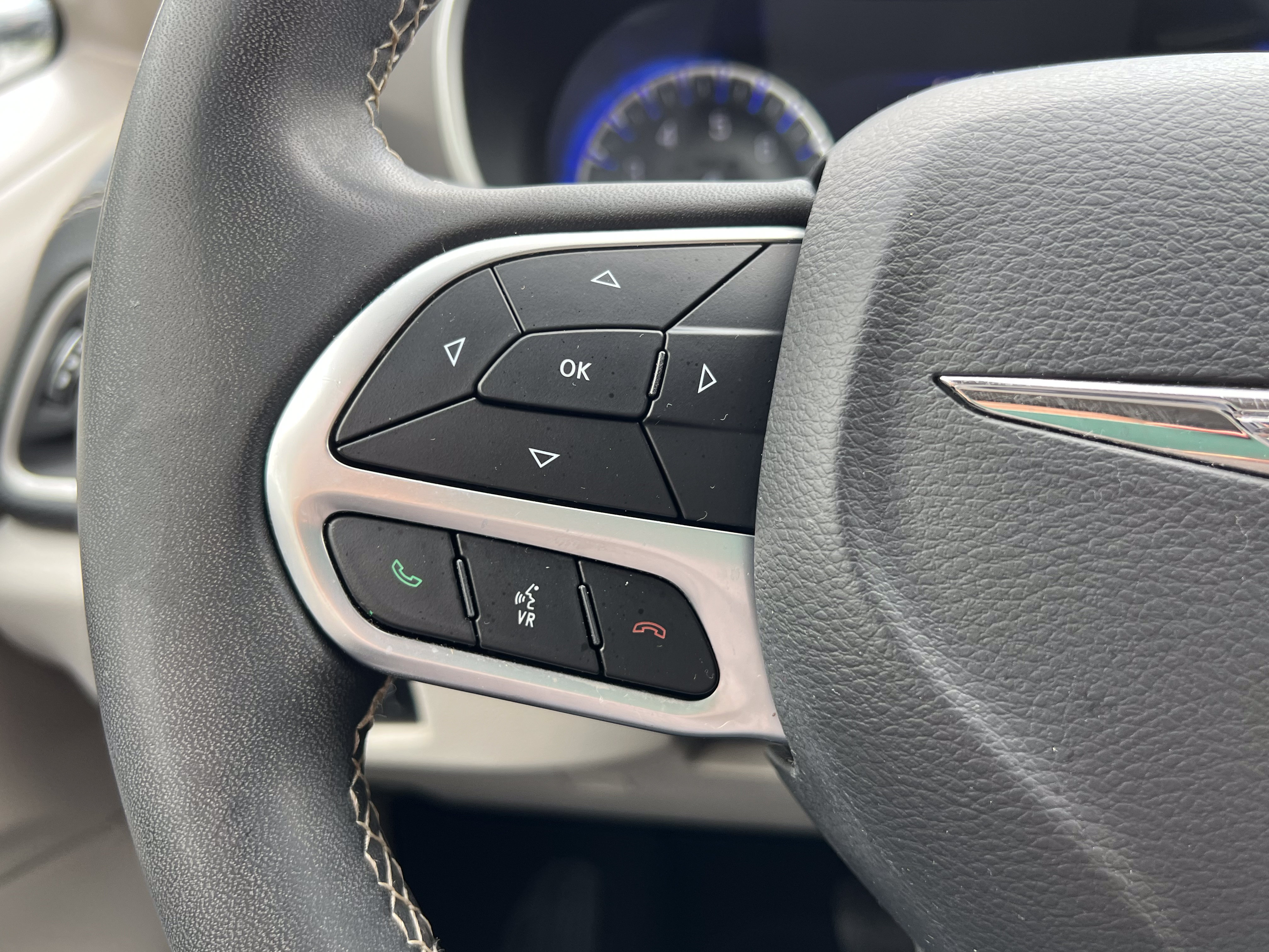 Used 2022 Chrysler Pacifica Touring-L FWD image 21