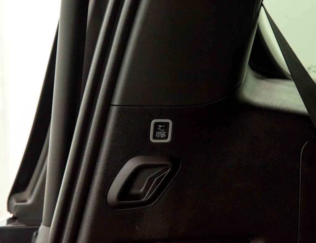 Used 2024 Jeep Wagoneer Series III AWD/4WD image 19