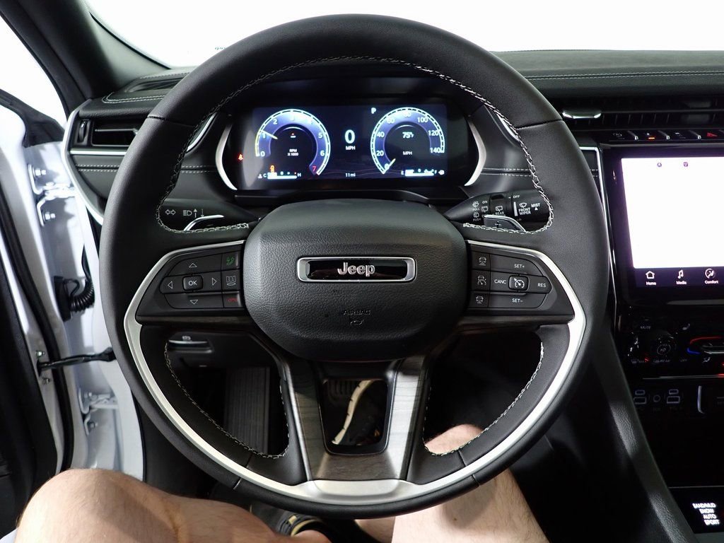 New 2025 Jeep Grand Cherokee Limited w/ Black Appearance Package image 28