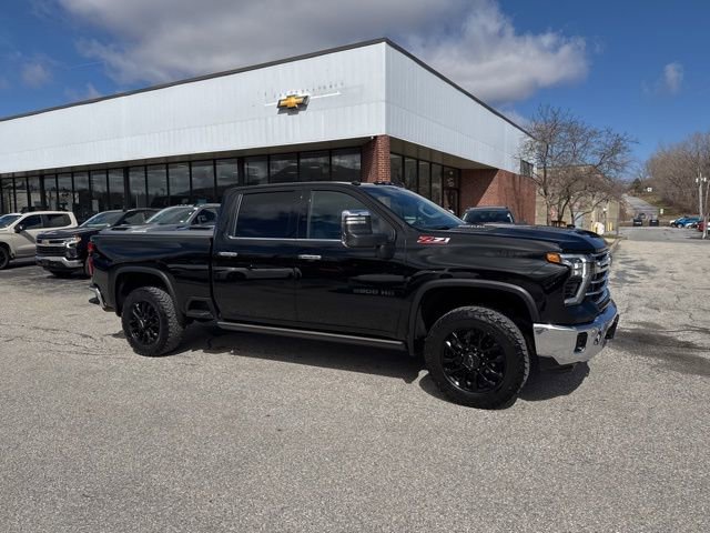 Used 2025 Chevrolet Silverado 2500 LTZ w/ LTZ Premium Package image 6