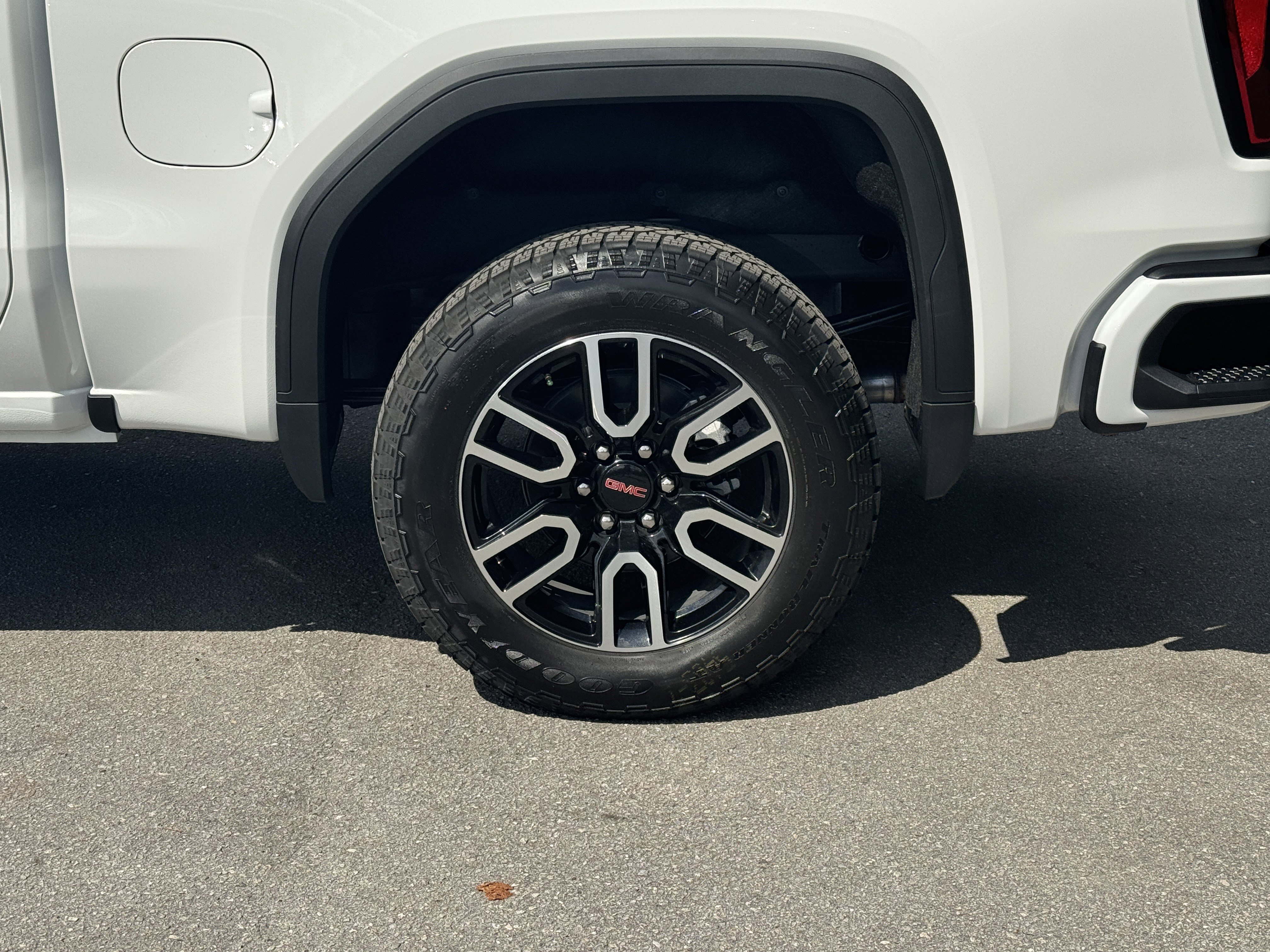 New 2026 GMC Sierra 1500 AT4 w/ Technology Package image 16