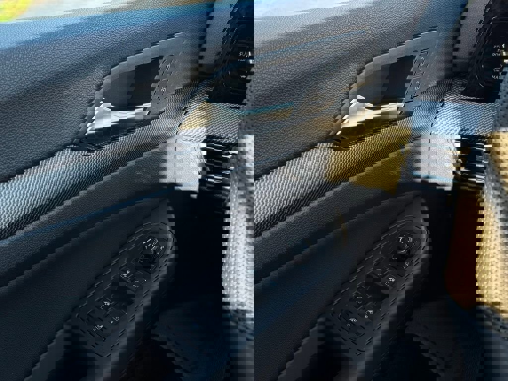 New 2025 Volkswagen GTI SE image 31